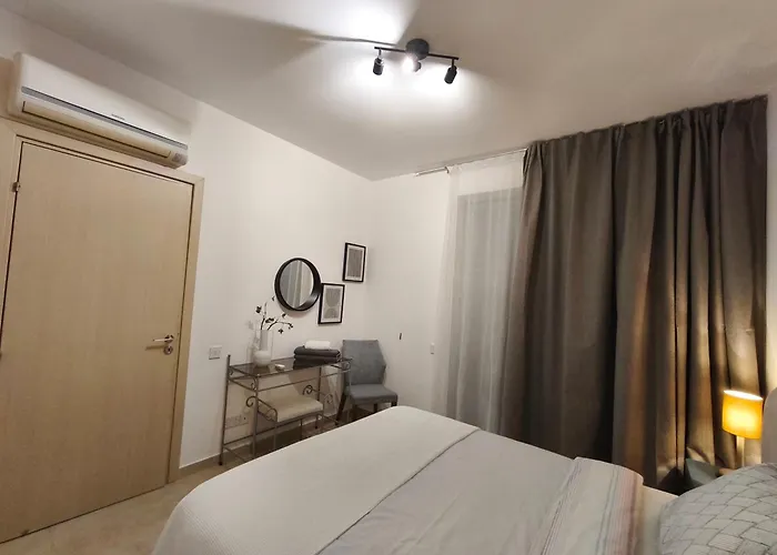 アパート Danaos Nava